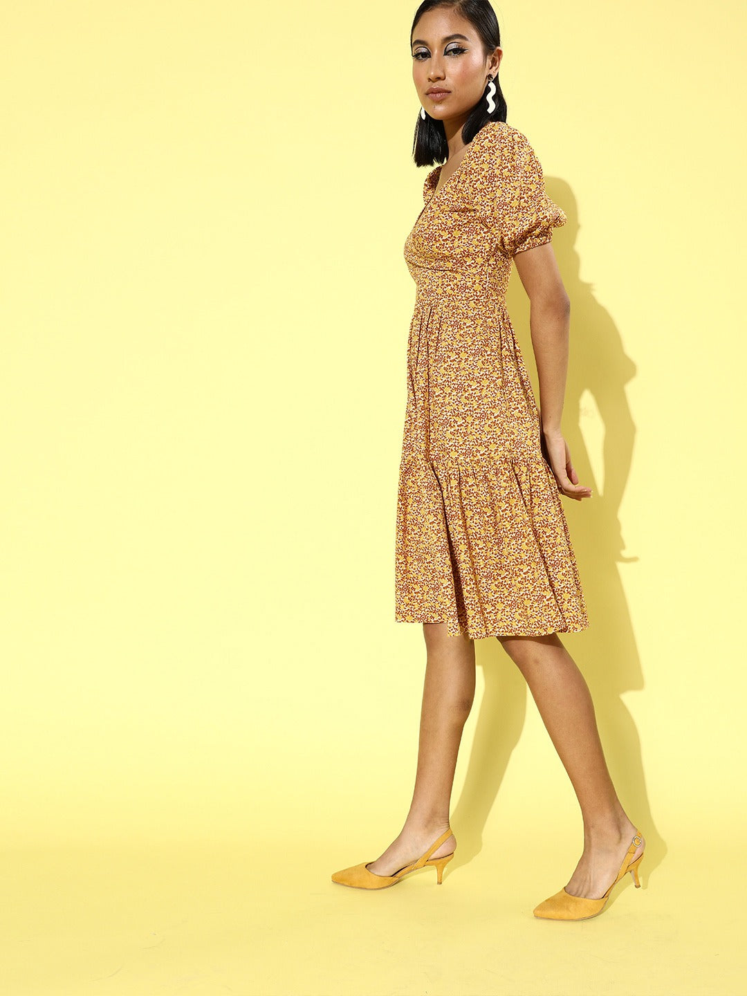 Fit & flared sweetheart neck dress