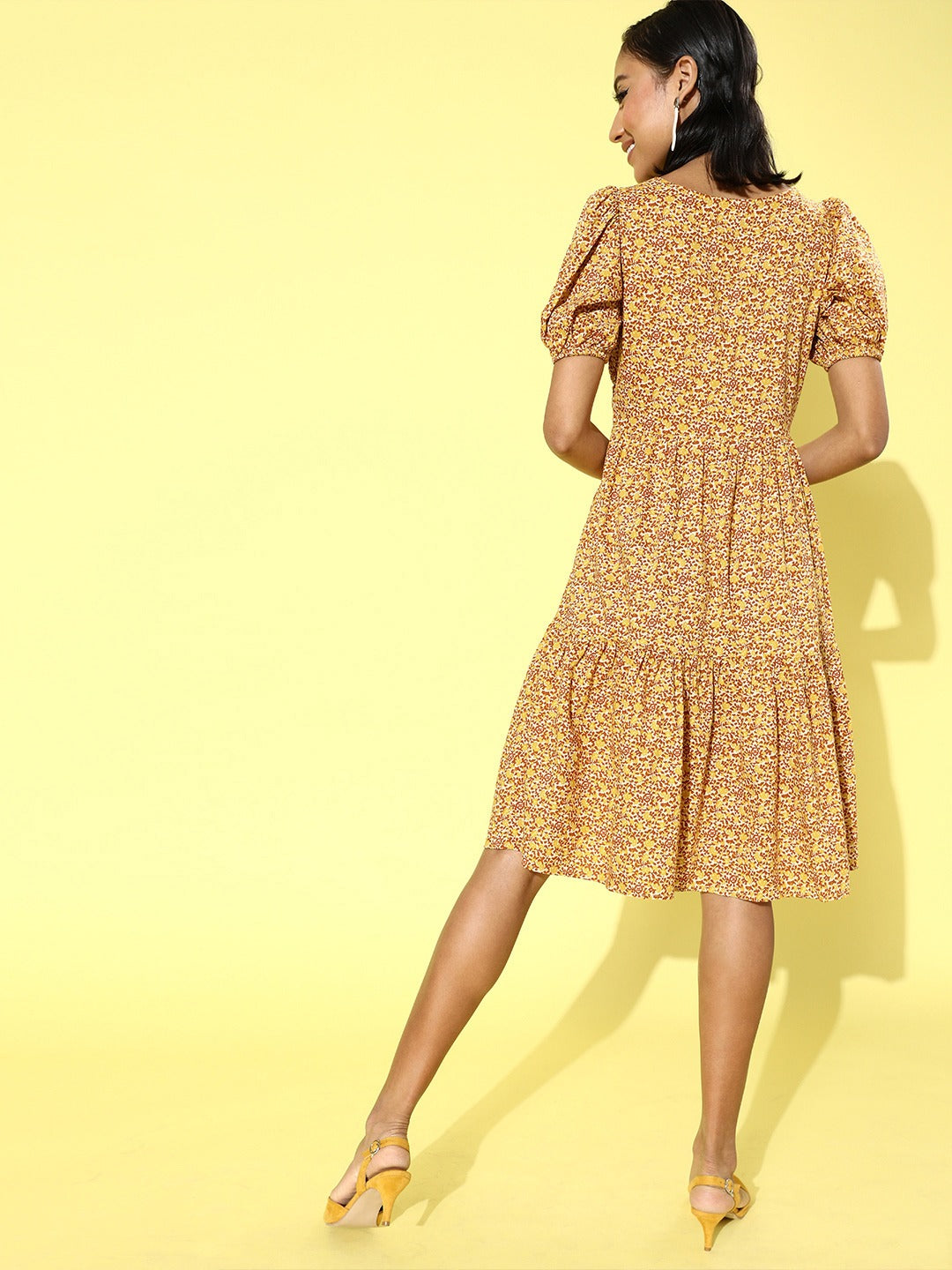 Fit & flared sweetheart neck dress