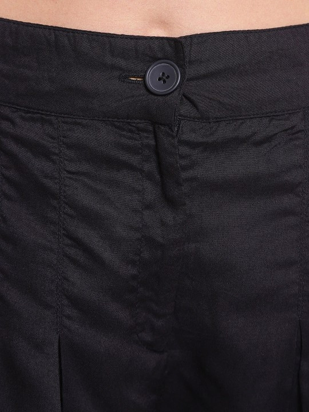 Women Solid Black Shorts