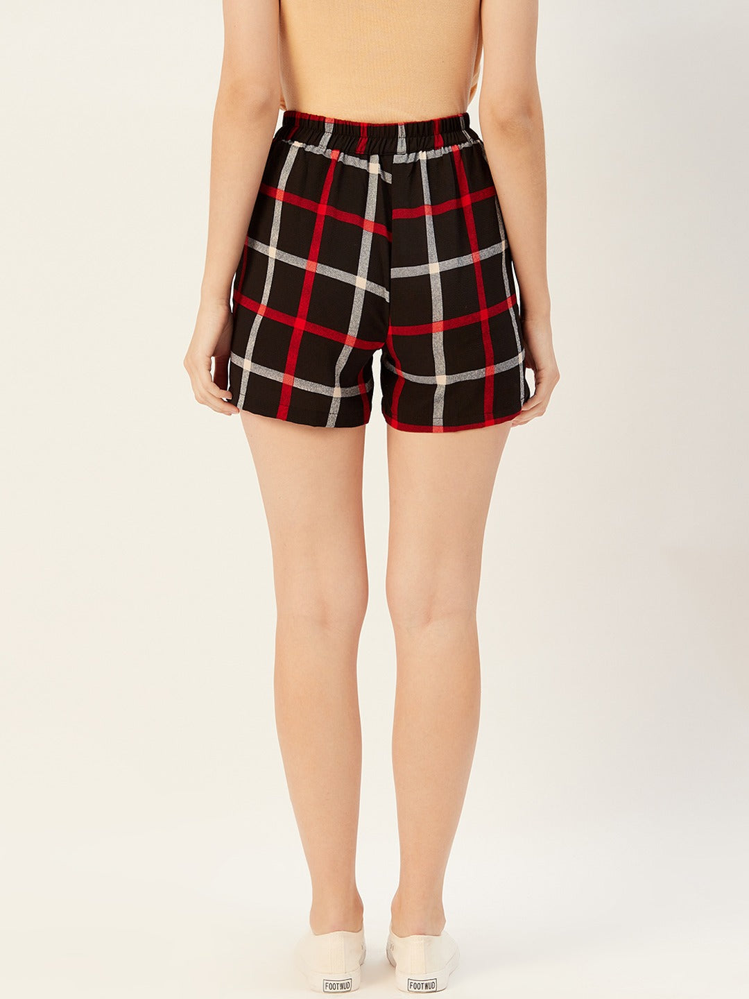 Mid rise regular shorts
