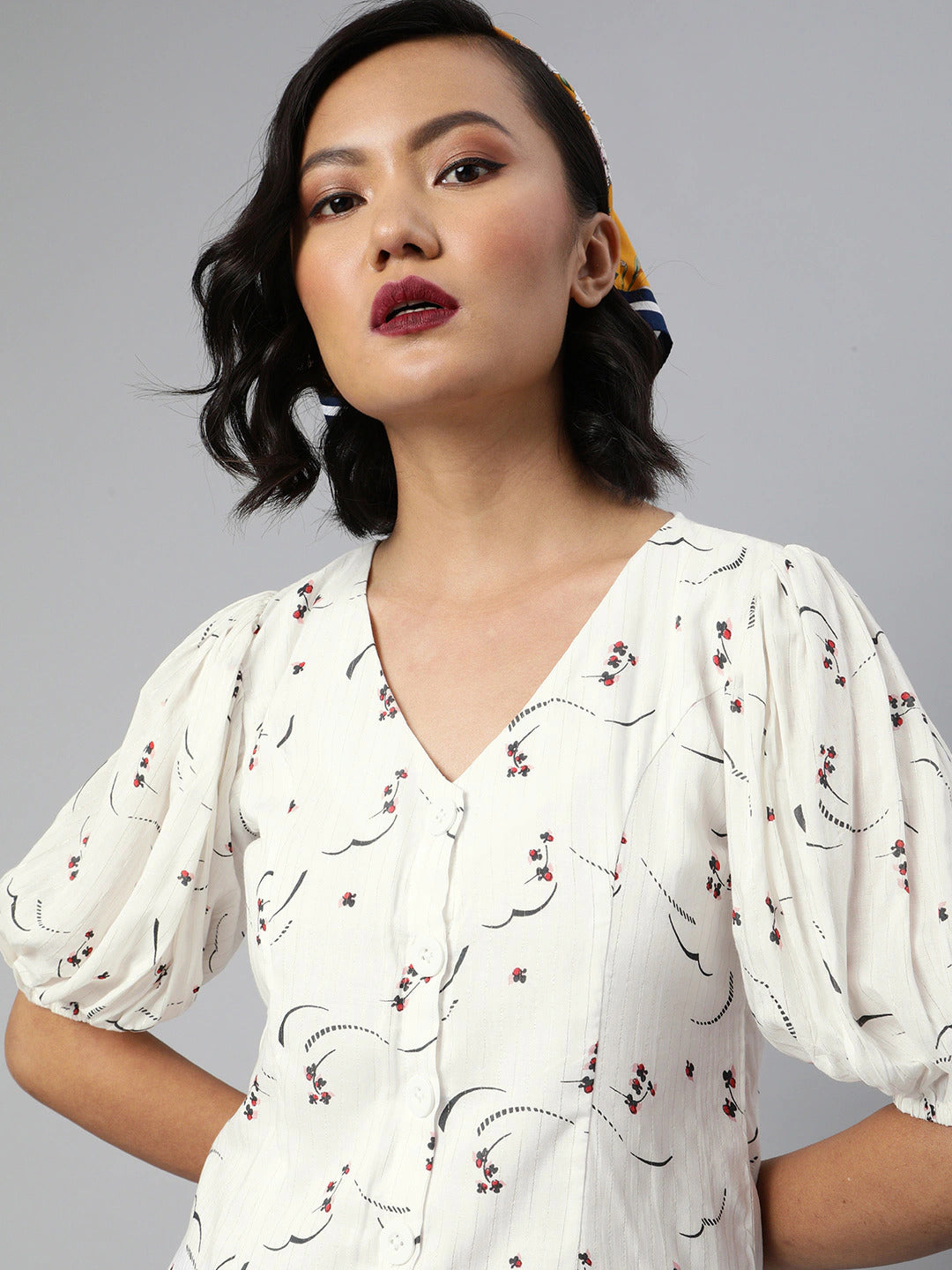 A line dress wth volume sleeve