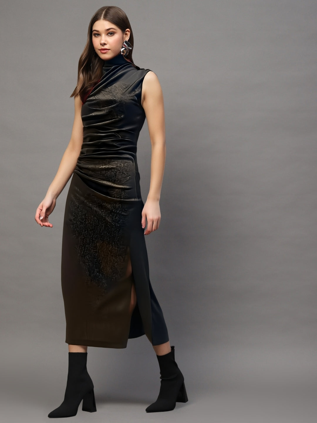 Black Sleeveless Bodycon Midi Dress with High Neck – Elegant Evening & Party Wear