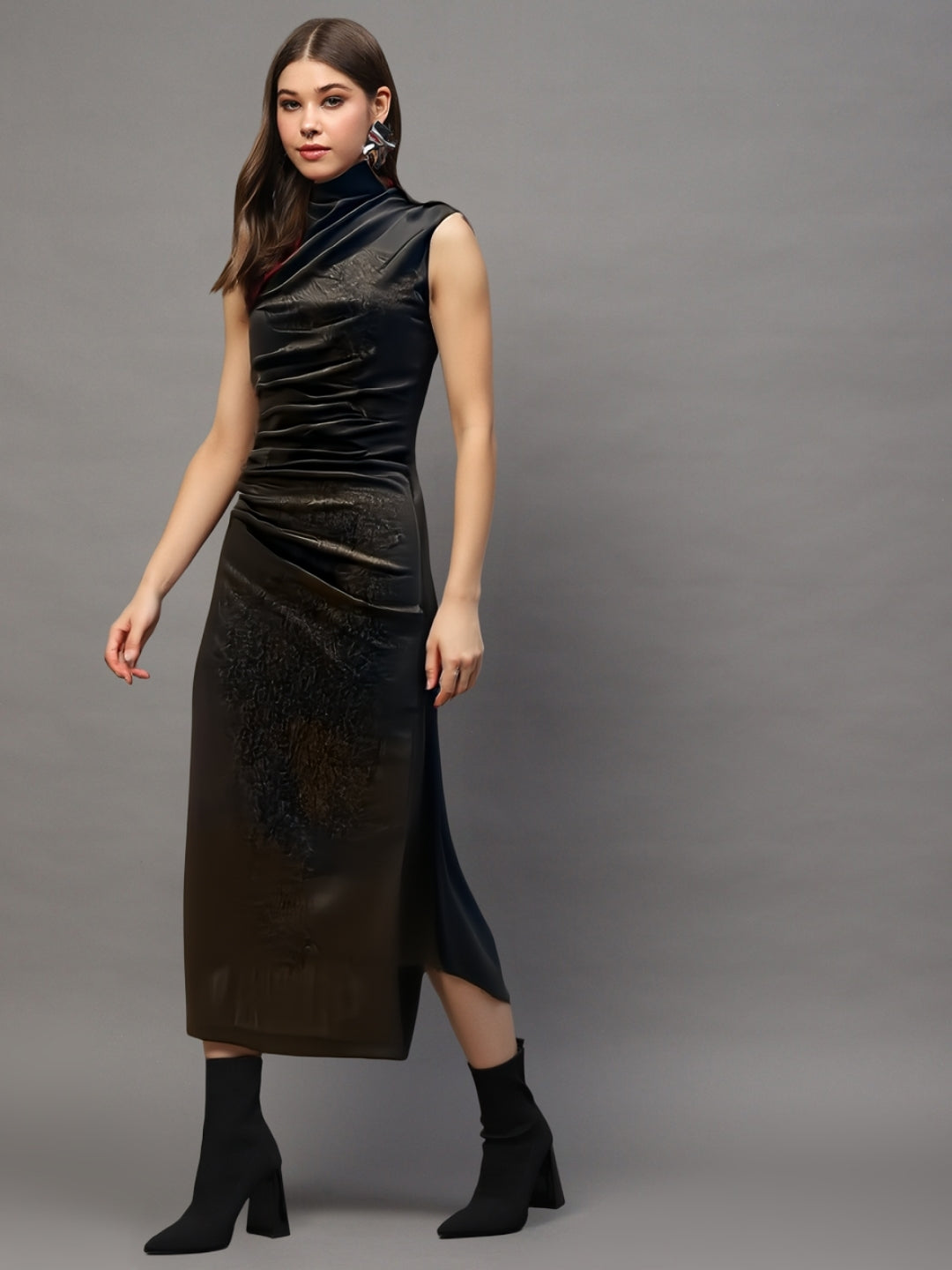 Black Sleeveless Bodycon Midi Dress with High Neck – Elegant Evening & Party Wear
