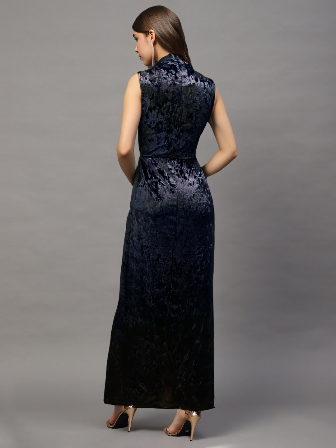 Black Velvet Bodycon Maxi Dress with Ruched Detailing & Side Slit – Elegant Women’s Party Wear