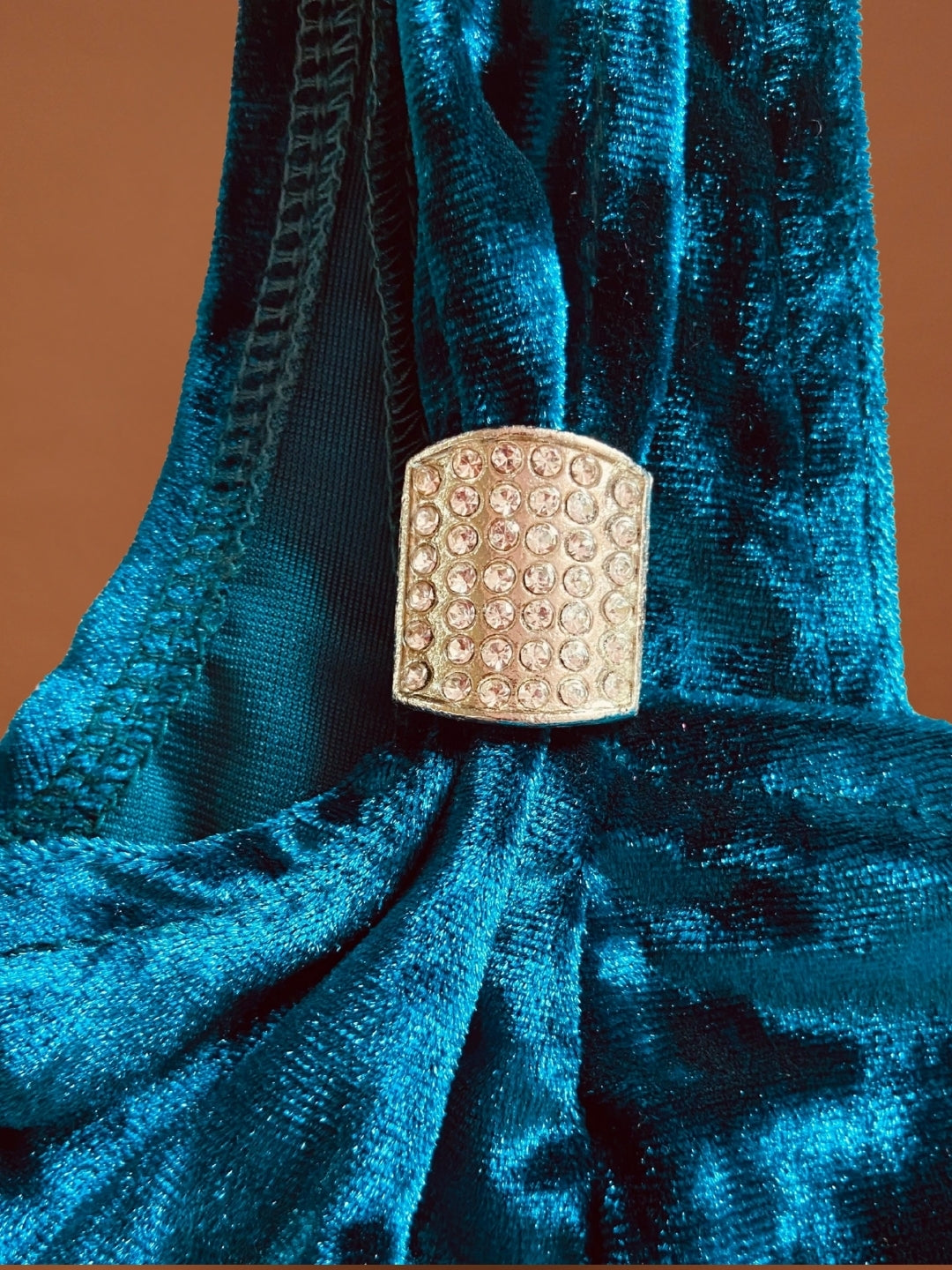 Blue Velvet Sleeveless Party Top with Stylish Strap Detailing – Trendy Women’s Evening Wear